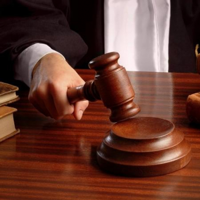 justica-juiz-martelo-direito-1377617166274_v2_450x450.jpg