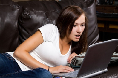 021900439-surprised-teenager-looking-com__.jpeg