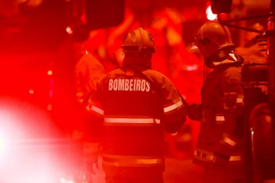 Bombeiros-de-costas.jpeg