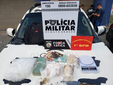 Mulher é presa com dinheiro e drogas em travesseiro