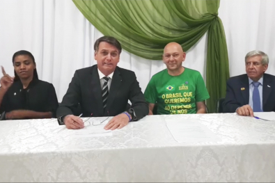 hang-bolsonaro.jpg
