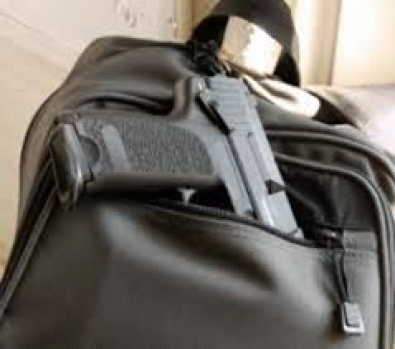 arma na mochila