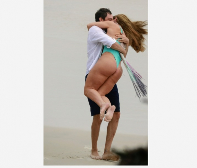 PAOLLA EM PRAIA.jpg