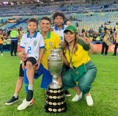 Tiago Silva e famï¿½lia.jpg