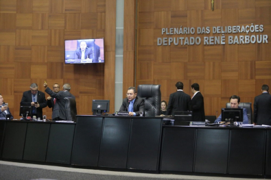 BOTELHO-ASSEMBLEIA.jpg