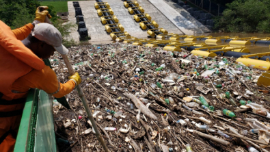 Operação retira lixo do Rio Cuiabá