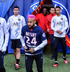 Neymar CABELO Rosa.jpg