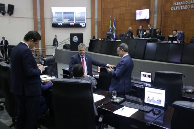 MASCARA-PLENARIO-ASSEMBLEIA.jpg