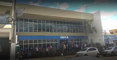 Morador de rua é detido por cobrar por vaga em fila de auxílio emergencial em MT