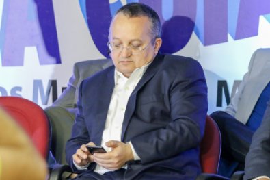 OFENSA NO INSTAGRAM: Ex-governador processa seguidor que o chamou de "inseto e bandido"