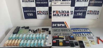 D Aquino capa (1).jpg