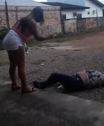 mulher agredindo mï¿½e.png