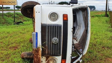 Acidente-Kombi-e-carro-Celta.jpg