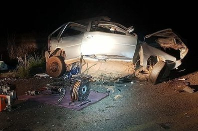 acidente canarana, gol bate em hilux