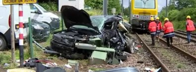 suv-e-destruido-por-trem-em-luxemburgo.jpg