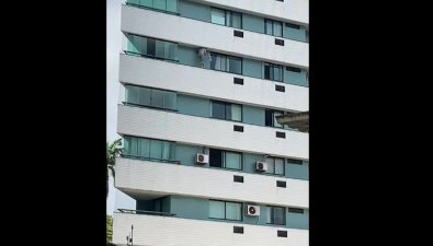 mulher parapeito.jpg