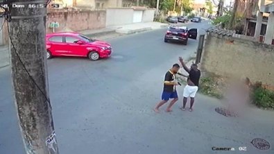 homem carro roubado.jpg