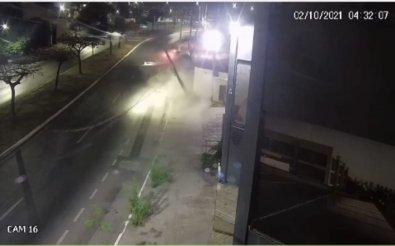 caminhonete-poste.jpeg