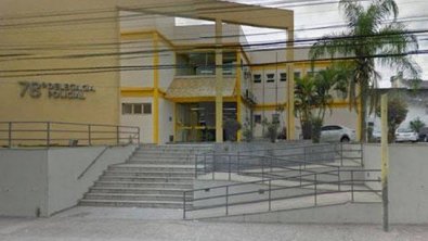 delegacia niteroi, pais torturam bebe
