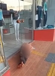 homem se masturba, punheiteiro, tangara