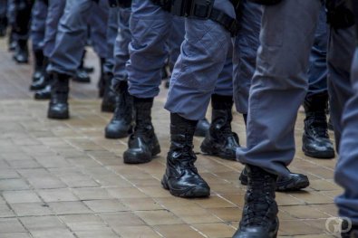 militares, PMs, farda