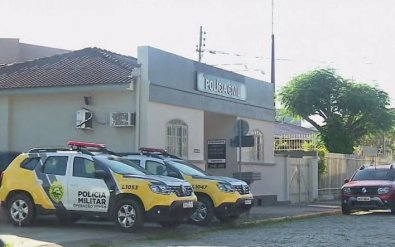 bebe em carro, casal praia