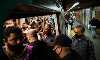 Metro-cheio-na-estacao-Carioca-cena-voltou-a-ser-cada-vez-mais-comum-apos-retomada-das-atividades-pos-pandemia.jpg