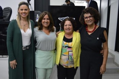 michelly-mariavaolne-edna-baixinha.jpg