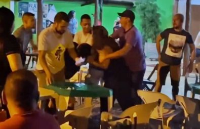 briga no bar.JPG