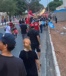 UFMT-PASSEATA.JPG