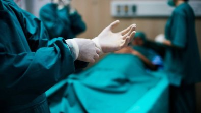 CIRURGIA, MEDICO, LUVAS, UTI.jpg
