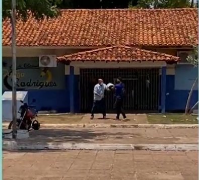briga de coordenador e aluno em escola de VG