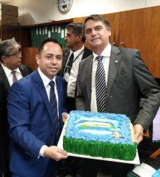 RAFAEL YONEKUBO E BOLSONARO.jpg