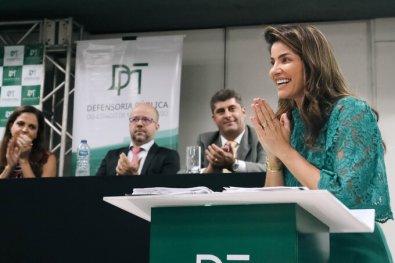 LUZIANECASTRO-DEFENSORA3.jpg