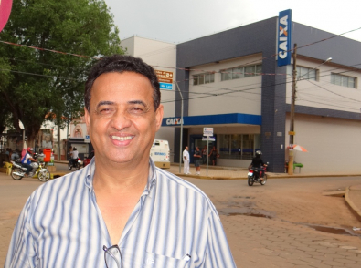 Prefeito em MT é investigado por 'lucrar' R$ 82 mil com venda de ônibus |  FOLHAMAX