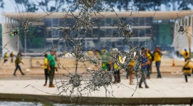 vandalismo em brasilia.jpg