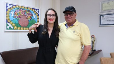 janaina e prefeito.jpg
