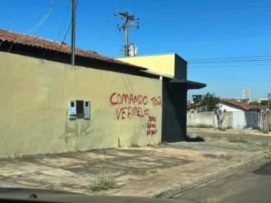 COMANDO VERMELHO.jpg