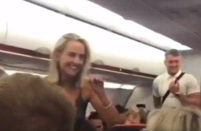 casal sexo aviao