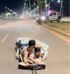 influencer surfa com colchao, cesar rincon