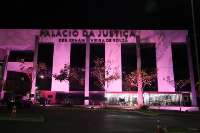 Fachada TJMT rosa.jpg