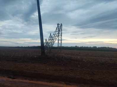 temporal, poste derrubado