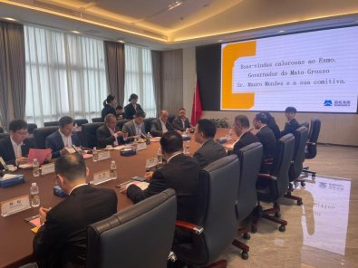 Governador Mauro Mendes em reuniï¿½o com o prefeito de Haikou, Ding Hui.jpg