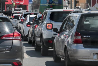 carros na rua.jpg
