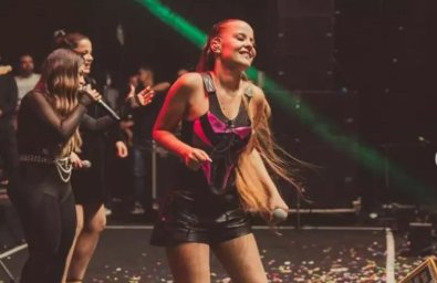Maiara bebada em show