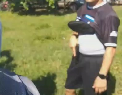 ï¿½rbitro saca arma