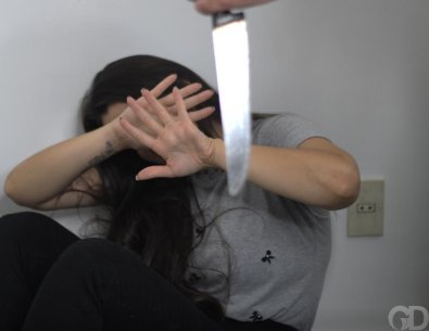 mulher faca .jpg