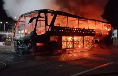 onibus incendiado .jpg
