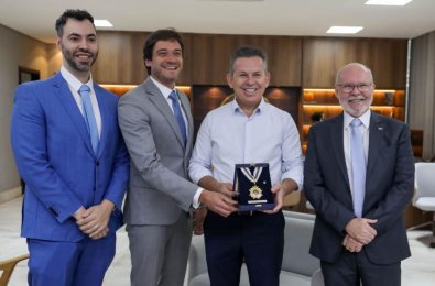 MAURO MENDES E MEDALHA.JPG