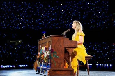 TAYLOR SWIFT.JPG